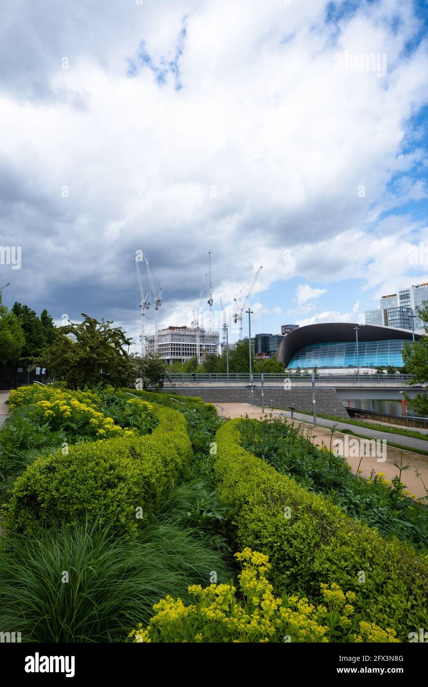 London, Großbritannien – Mai 2021: Bau der East Bank Stratford Waterfront und des Aquatic Centre im Queen Elizabeth Olympic Park Stockfoto