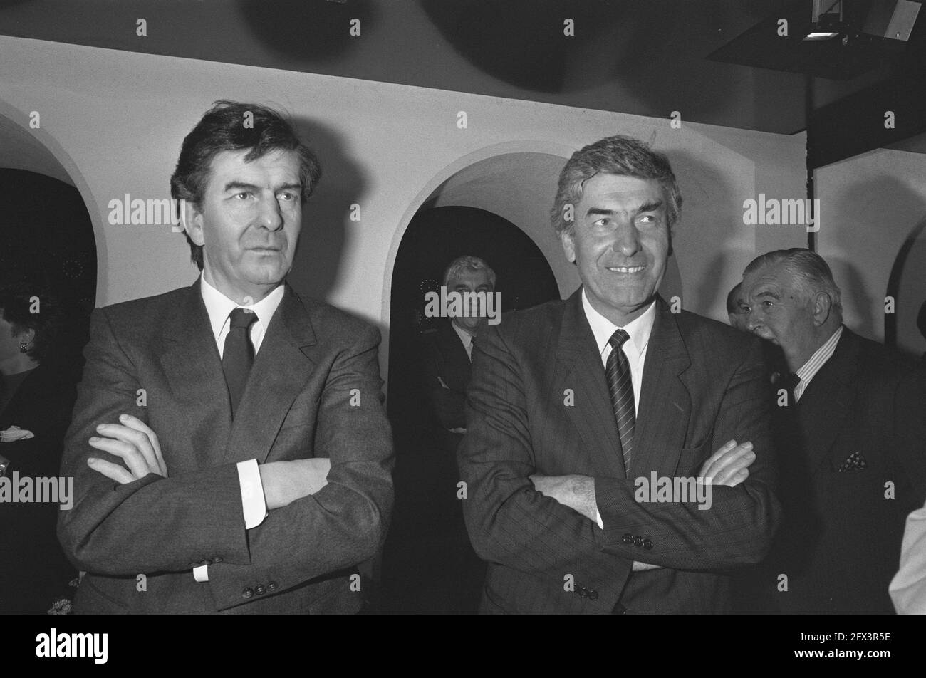 Premierminister Lubbers mit Ähnlichkeit im Wachsmuseum Madame Tussaud in Amsterdam, 1. Juni 1988, Wachse, Museen, Niederlande, Presseagentur des 20. Jahrhunderts, Foto, Nachrichten zum erinnern, Dokumentarfilm, historische Fotografie 1945-1990, visuelle Geschichten, Menschliche Geschichte des zwanzigsten Jahrhunderts, Momente in der Zeit festzuhalten Stockfoto