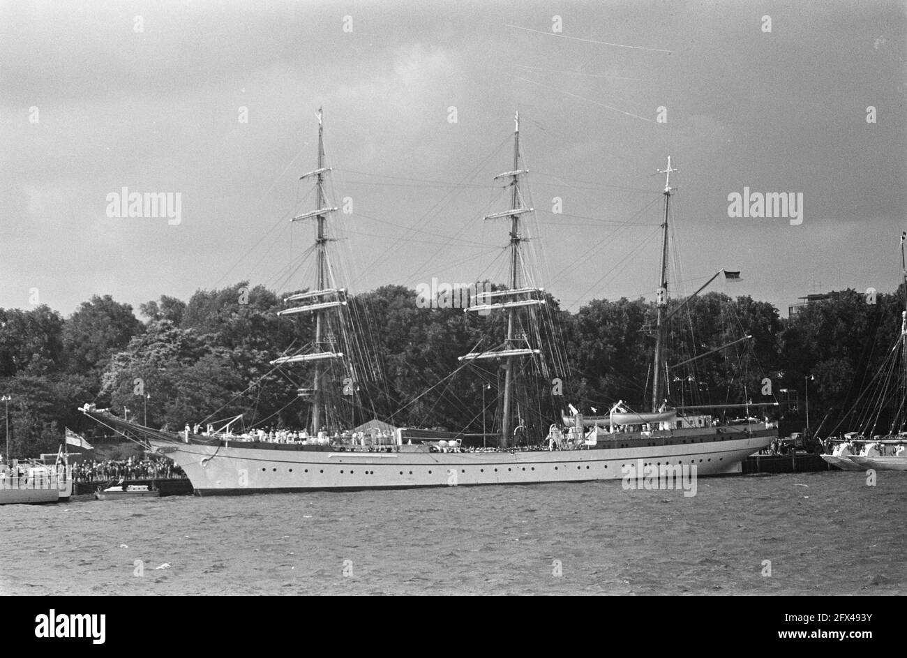 Das Segelrennen nach Rotterdam, das norwegische Sorlandet liegt am Parkkade, 17. August 1962, Schiffe, Segelrennen, Niederlande, Presseagentur des 20. Jahrhunderts, Foto, Nachrichten zum erinnern, Dokumentarfilm, historische Fotografie 1945-1990, visuelle Geschichten, Menschliche Geschichte des zwanzigsten Jahrhunderts, Momente in der Zeit festzuhalten Stockfoto