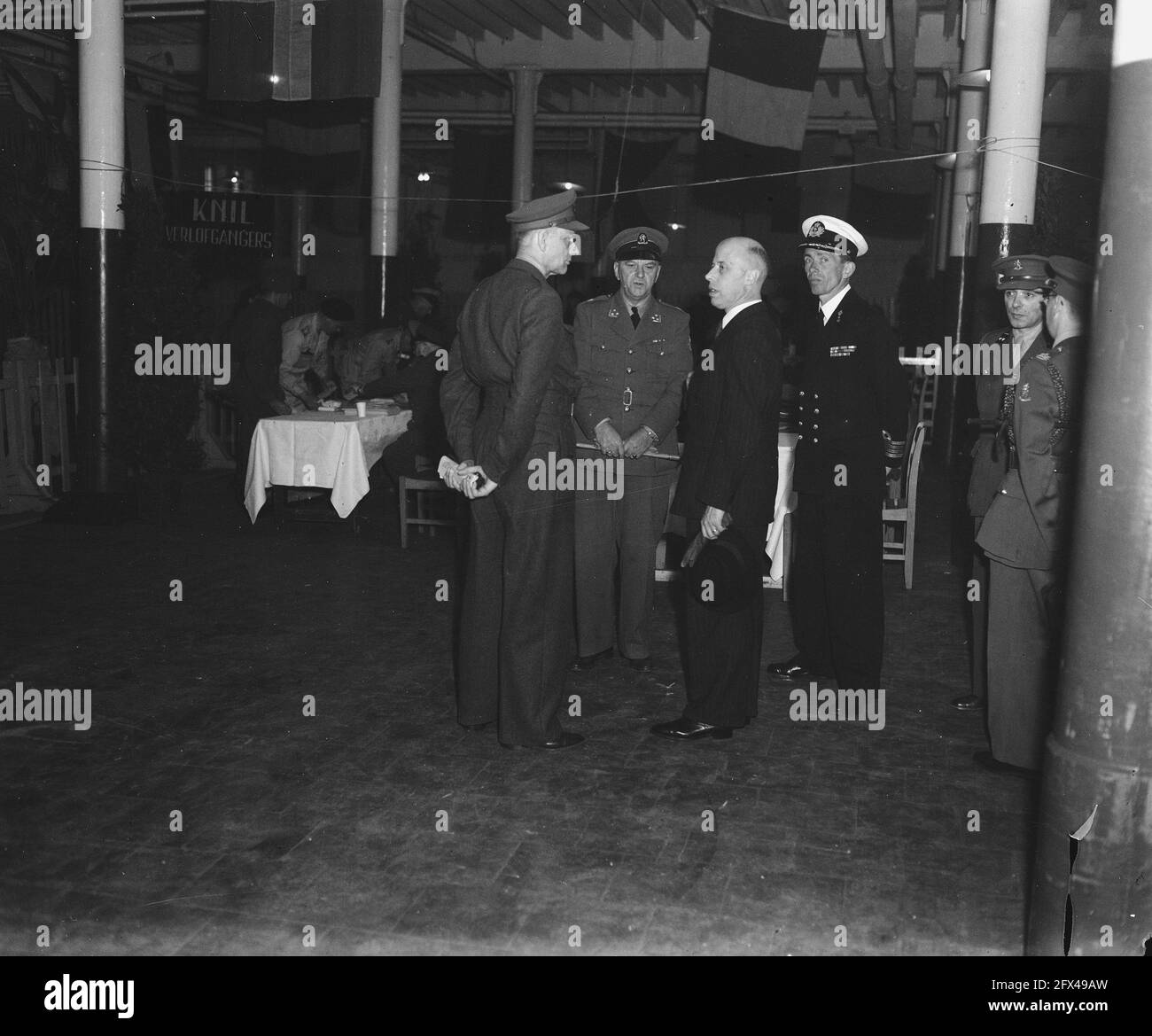 Debarkation Johan Van Oldenbarnevelt Visit Dr. Beel, 19. Mai 1948, Visits, Niederlande, 20. Jahrhundert Presseagentur Foto, Nachrichten zu erinnern, Dokumentarfilm, historische Fotografie 1945-1990, visuelle Geschichten, Menschliche Geschichte des zwanzigsten Jahrhunderts, Momente in der Zeit festzuhalten Stockfoto