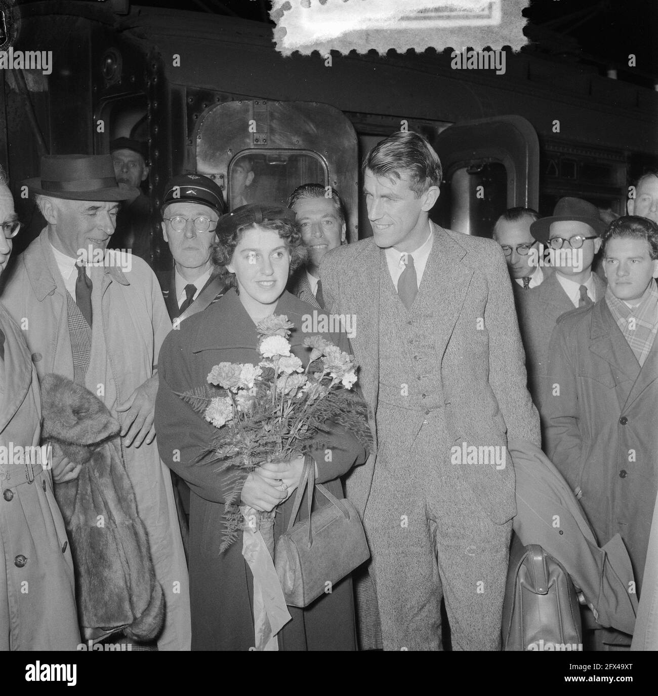 Ankunft Hillary (Mount Everest Climber) in Amsterdam, 13. November 1953, Ankunft, Niederlande, Foto der Presseagentur des 20. Jahrhunderts, Nachrichten zur Erinnerung, Dokumentarfilm, historische Fotografie 1945-1990, visuelle Geschichten, Menschliche Geschichte des zwanzigsten Jahrhunderts, Momente in der Zeit festzuhalten Stockfoto