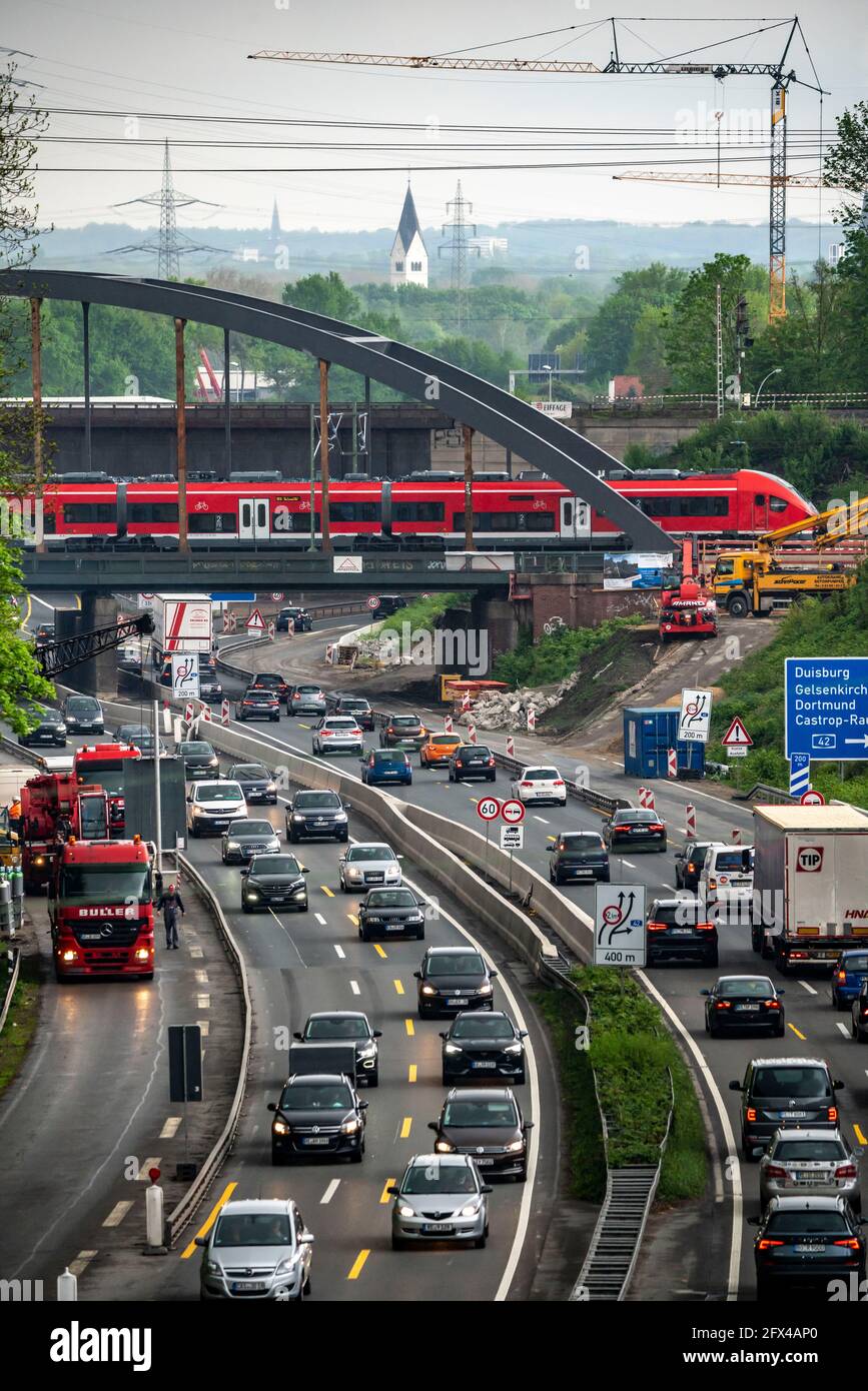 Autobahnbaustelle, Umbau der Autobahnkreuzung Herne, A42 und A43, Neubau einer Bahnüberführung, neue viergleisige Brücke Stockfoto