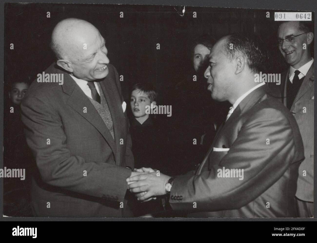 Delegationen, ABREISE, lokale Behörden, Coach P.J., Januar 8, 1965, ABREISE, Delegationen, lokale Behörden, Niederlande, 20. Jahrhundert Presseagentur Foto, Nachrichten zu erinnern, Dokumentarfilm, historische Fotografie 1945-1990, visuelle Geschichten, Menschliche Geschichte des zwanzigsten Jahrhunderts, Momente in der Zeit festzuhalten Stockfoto