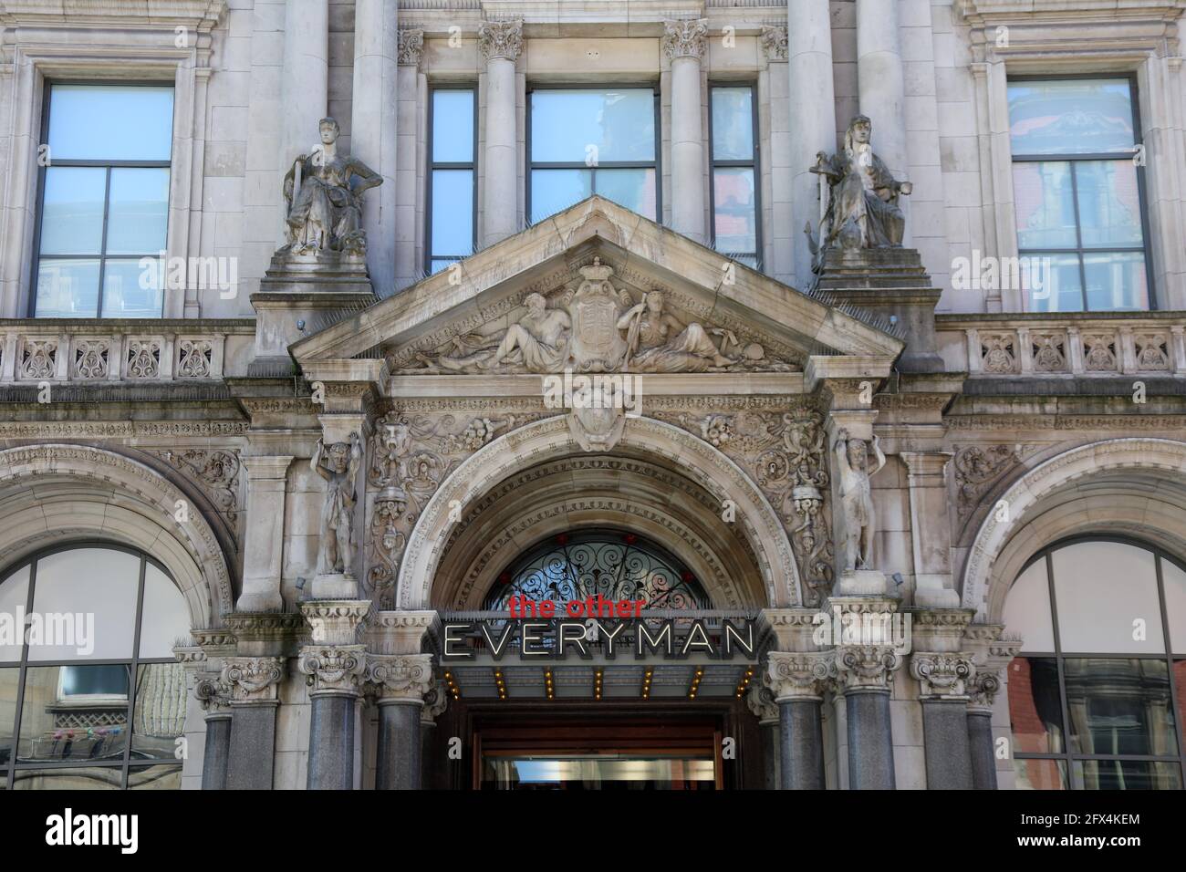 Der andere Eingang des Everyman Cinema im ehemaligen Liverpool General Postgebäude an der Victoria Street Stockfoto