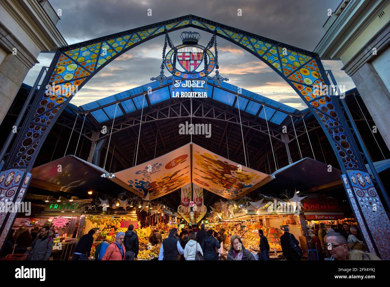 Barcelona. Katalonien. Spanien. Der Mercat de Sant Josep de la Boqueria. Der Eingang von der Rambla Stockfoto