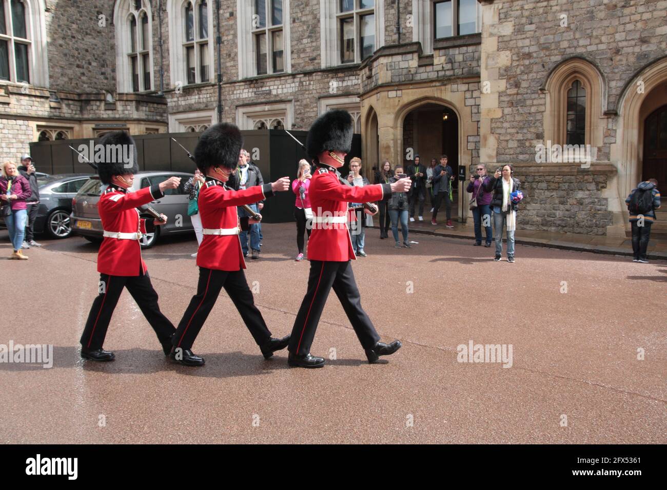 Queens Guards in Windsor Castle, England, Großbritannien Stockfoto