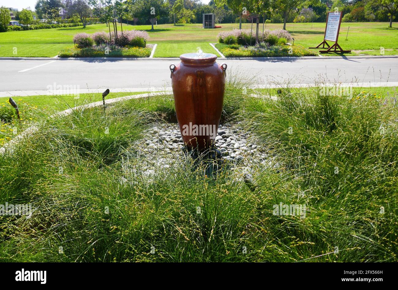 Fullerton, Kalifornien, USA 24. Mai 2021 EIN allgemeiner Blick auf die Atmosphäre des Loma Vista Memorial Park am 24. Mai 2021 in Fullerton, Kalifornien, USA. Foto von Barry King/Alamy Stockfoto Stockfoto