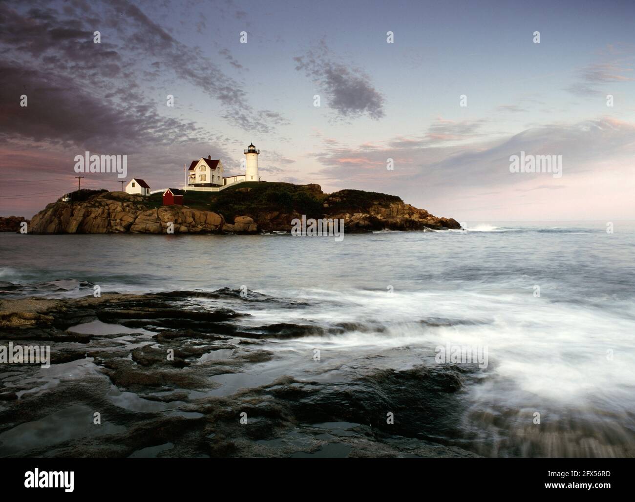 Nubble Lighthouse of Maine bei Dämmerung Stockfoto