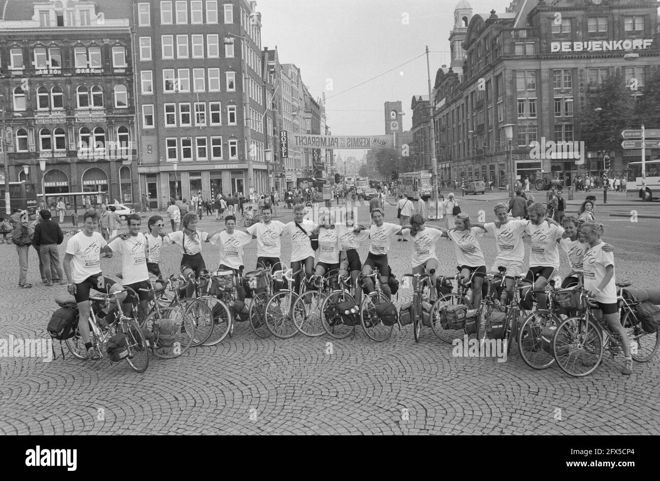 Four Corners, Fahrradteams auf dem Dam-Platz in Amsterdam, 18. September 1987, Radfahrer, Niederlande, 20. Jahrhundert Presseagentur Foto, Nachrichten zu erinnern, Dokumentarfilm, historische Fotografie 1945-1990, visuelle Geschichten, Menschliche Geschichte des zwanzigsten Jahrhunderts, Momente in der Zeit festzuhalten Stockfoto