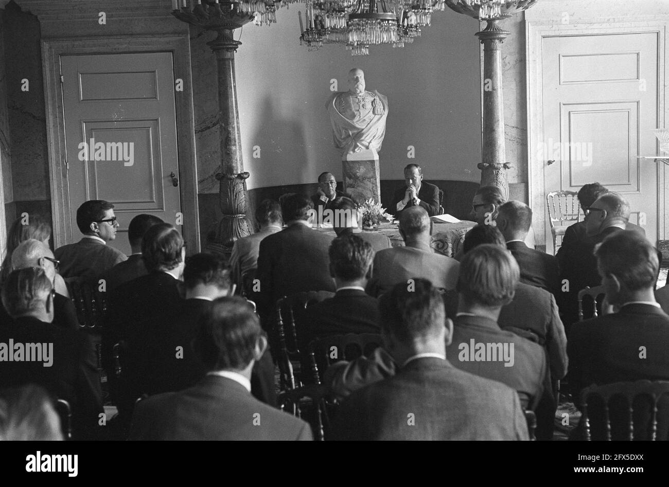 Prinz Bernhard gab Pressekonferenz in Soestdijk, Unterrichten der niederländischen Zivilisation an der Harvard Universität, Überblick Pressekonferenz, 30. Mai 1967, Übersichten, Pressekonferenzen, Prinzen, Niederlande, Foto der Presseagentur des 20. Jahrhunderts, Nachrichten zu erinnern, Dokumentarfilm, historische Fotografie 1945-1990, visuelle Geschichten, Menschliche Geschichte des zwanzigsten Jahrhunderts, Momente in der Zeit festzuhalten Stockfoto