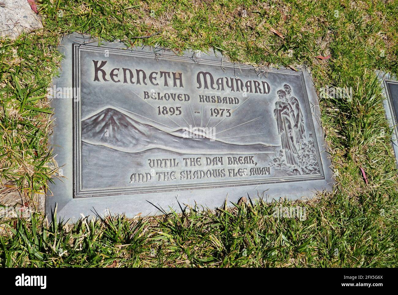 Cypress, California, USA 24. Mai 2021 EINE allgemeine Sicht auf die Atmosphäre des Grabes des Schauspielers Kenneth Maynard, alias Ken Maynard, am 24. Mai 2021 im Forest Lawn Cypress Memorial Park in Cypress, California, USA. Foto von Barry King/Alamy Stockfoto Stockfoto