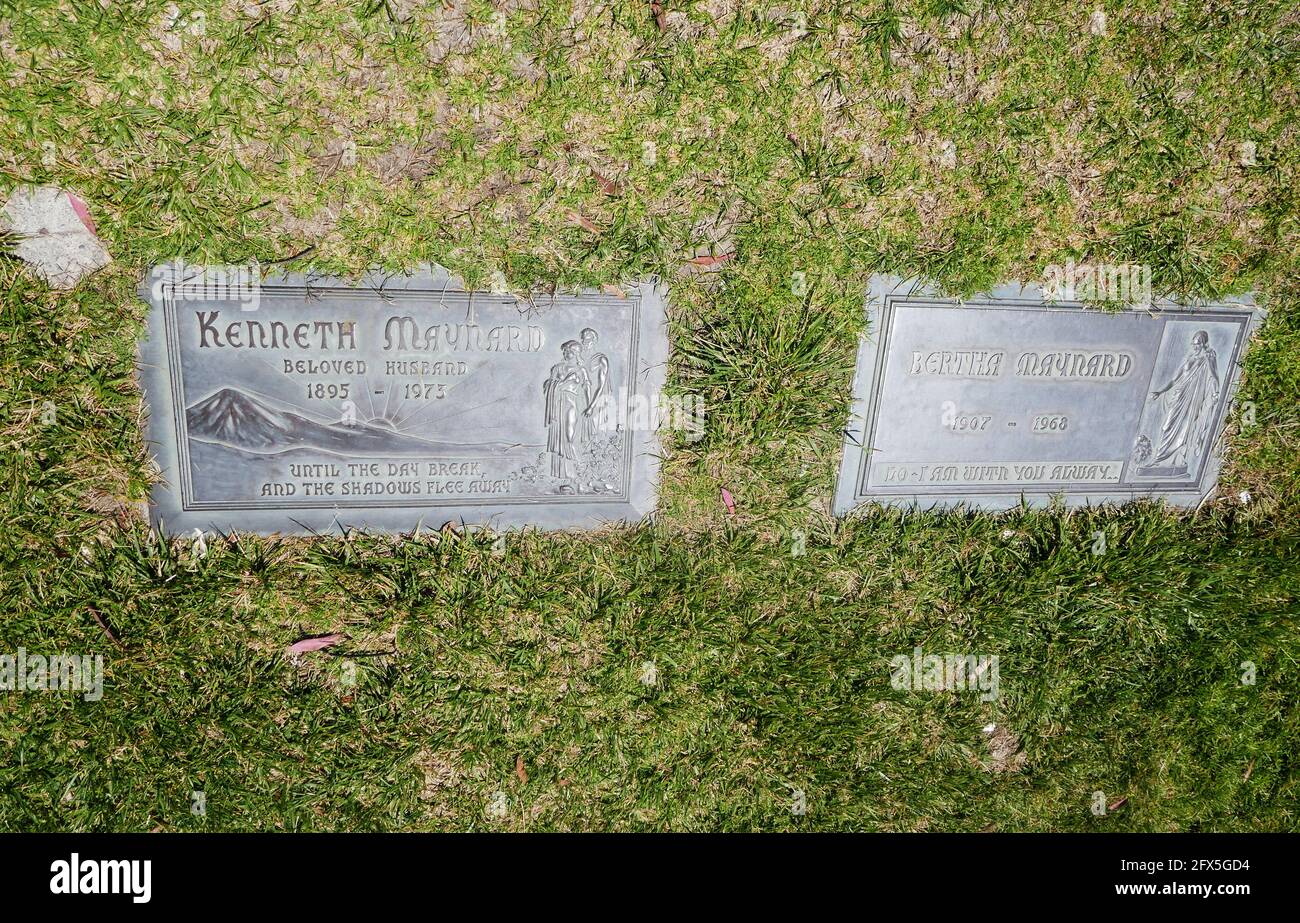 Cypress, Kalifornien, USA 24. Mai 2021 EINE allgemeine Sicht auf die Atmosphäre des Grabes des Schauspielers Kenneth Maynard, alias Ken Maynard und der Frau Bertha Maynard am 24. Mai 2021 im Forest Lawn Cypress Memorial Park in Cypress, Kalifornien, USA. Foto von Barry King/Alamy Stockfoto Stockfoto