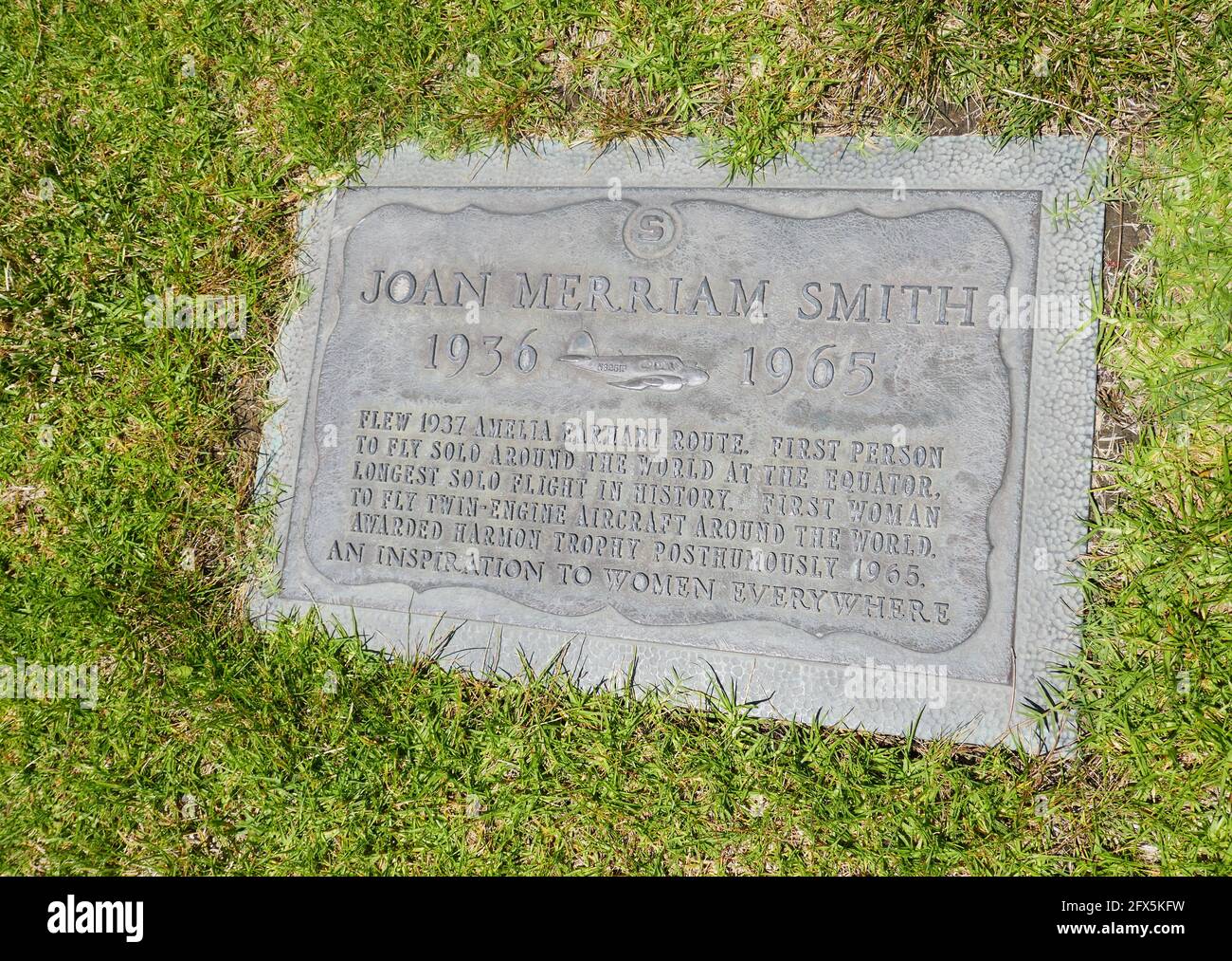 Cypress, Kalifornien, USA 24. Mai 2021 EIN allgemeiner Blick auf die Atmosphäre des Grabes der amerikanischen Fliegerin Joan Merriam Smith im Forest Lawn Cypress Memorial Park am 24. Mai 2021 in Cypress, Kalifornien, USA. Foto von Barry King/Alamy Stockfoto Stockfoto