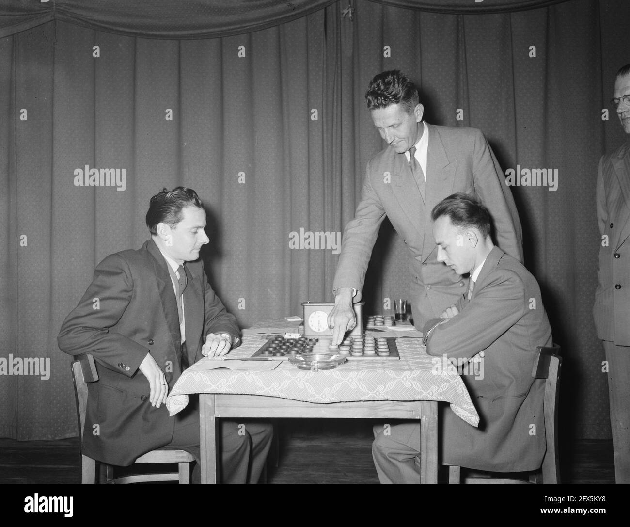 Entwürfe für Weltmeisterschaften, G. Ras von OKW First Move - Nationalarchiv - 906-7829, Niederlande, Foto der Presseagentur des 20. Jahrhunderts, zu erinnerende Nachrichten, Dokumentation, historische Fotografie 1945-1990, visuelle Geschichten, Menschliche Geschichte des zwanzigsten Jahrhunderts, Momente in der Zeit festzuhalten Stockfoto