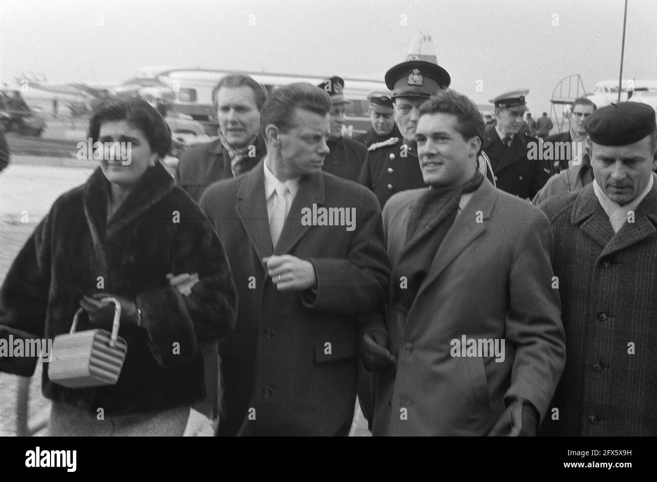 Ankunft von Van Rie am Flughafen Schiphol aus Amerika, 8. März 1960, ANKUNFT, Niederlande, 20. Jahrhundert Presseagentur Foto, Nachrichten zu erinnern, Dokumentarfilm, historische Fotografie 1945-1990, visuelle Geschichten, Menschliche Geschichte des zwanzigsten Jahrhunderts, Momente in der Zeit festzuhalten Stockfoto