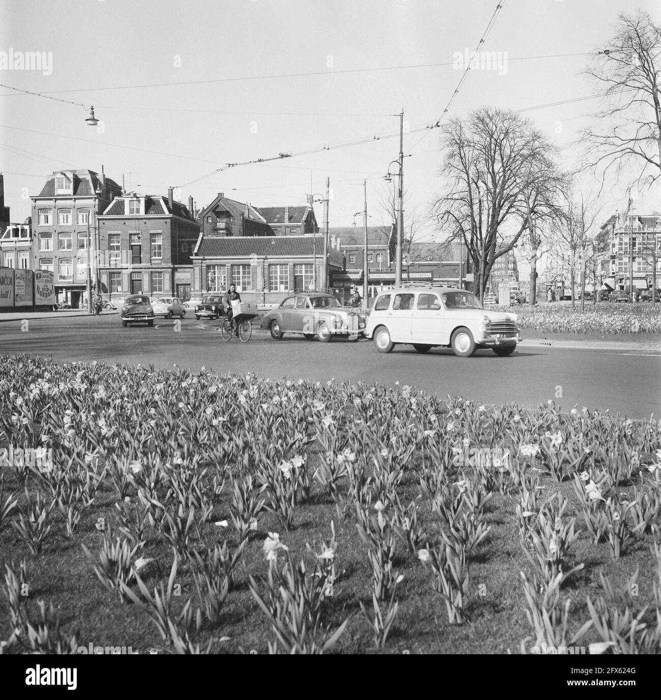 Premierminister Biesheuvel installiert vorläufigen wissenschaftlichen Rat für Regierungspolitik, 1972. Der Rat bestand zunächst aus sechs Mitgliedern, nämlich dem Vorsitzenden, Dr. J. Kremers (Psychologe), Dr. IR. W. J. Beek (Physikalischer Technologe), Prof. Dr. C. J. F. (Frits) Bottcher (Chemiker), Prof. Dr. J. S. Cramer (Ökonom), IR. W. F. Schut (Bauingenieur), Frau Dr. H. M. in 't Veld-Langeveld (Soziologin). Sekretär war Dr. E. D. J. Kruijtbosch (Ökonom)., 20. November 1972, Installationen, Räte, Niederlande, Presseagentur des 20. Jahrhunderts, Foto, Nachrichten zum erinnern, Dokumentarfilm, historisch Stockfoto