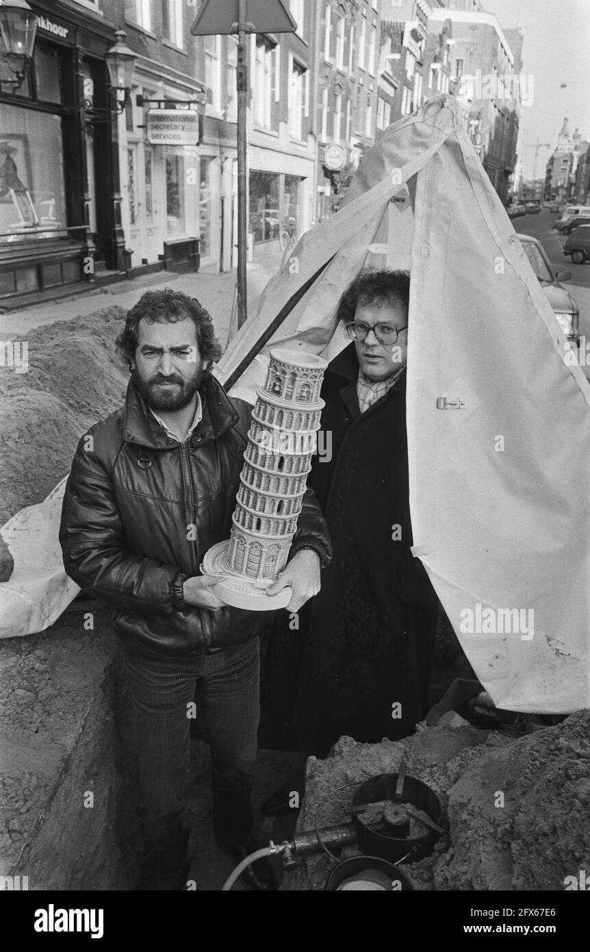 Henk Spaan und Harry Vermeegen machen Fernsehsendung in VARA, genannt Pisa, 6. Januar 1982, Fernsehsendungen, Niederlande, Presseagentur des 20. Jahrhunderts, Foto, Nachrichten zum erinnern, Dokumentarfilm, historische Fotografie 1945-1990, visuelle Geschichten, Menschliche Geschichte des zwanzigsten Jahrhunderts, Momente in der Zeit festzuhalten Stockfoto