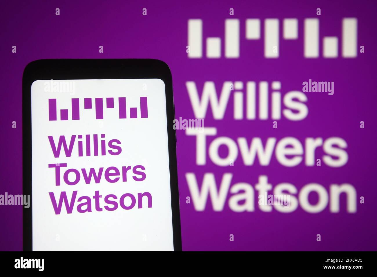 Ukraine. Mai 2021. In dieser Abbildung ist das Willis Towers Watson-Logo auf einem Smartphone und einem pc-Bildschirm zu sehen. (Foto von Pavlo Gonchar/SOPA Images/Sipa USA) Quelle: SIPA USA/Alamy Live News Stockfoto
