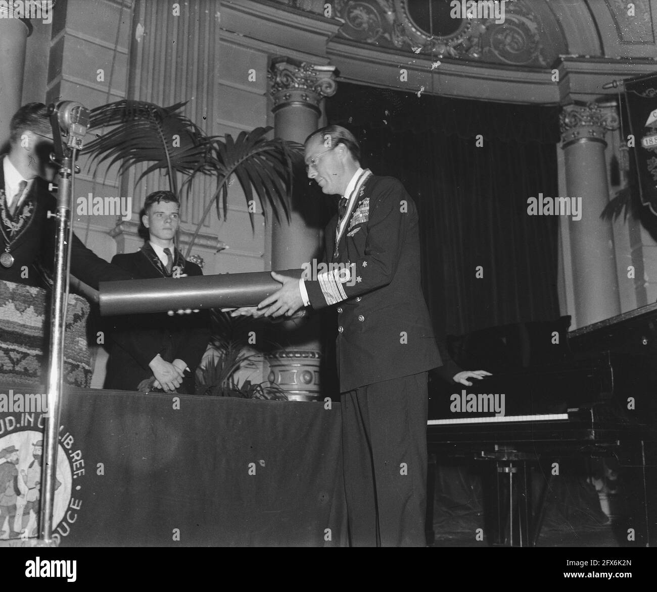 Prinz bernhard zum ehrenmitglied ernannt Fotos und Bildmaterial in