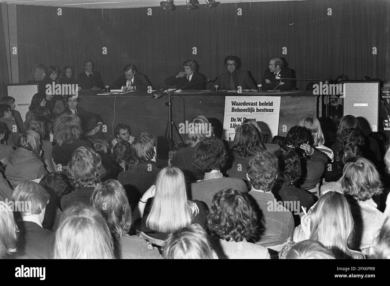 Politische Diskussion im Studentenwerk Uilenstede in Amstelveen, Übersicht, 27. November 1972, DISKUSSIONEN, Übersichten, Niederlande, Foto der Presseagentur des 20. Jahrhunderts, zu erinnerende Nachrichten, Dokumentarfilm, historische Fotografie 1945-1990, visuelle Geschichten, Menschliche Geschichte des zwanzigsten Jahrhunderts, Momente in der Zeit festzuhalten Stockfoto