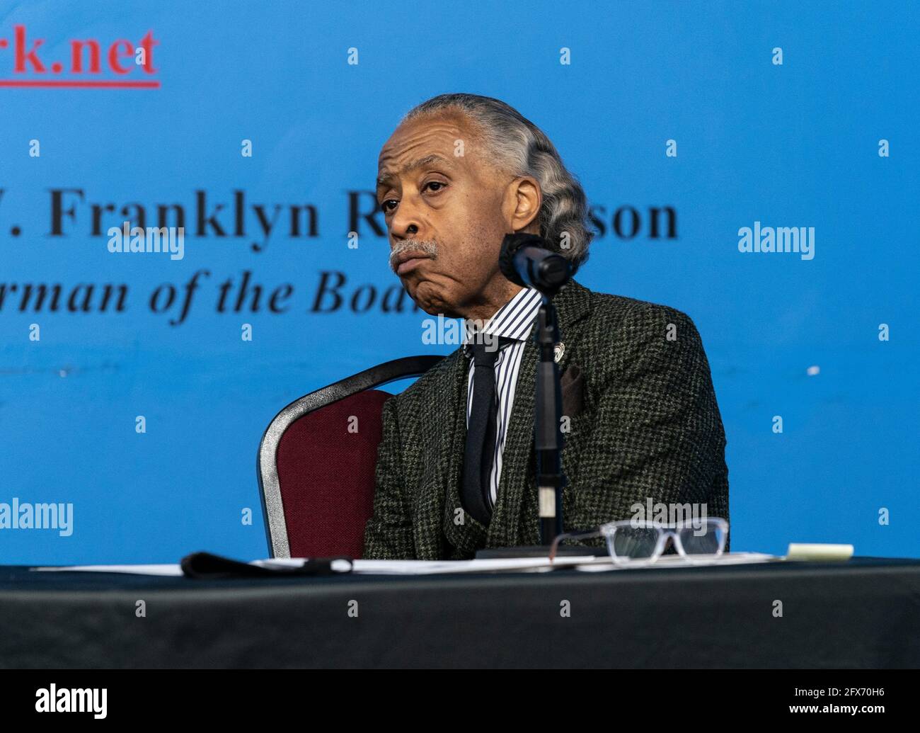 New York, NY - 25. Mai 2021: Reverend Al Sharpton moderiert bürgermeisterliches Kandidatenforum am NAN-Hauptquartier Stockfoto