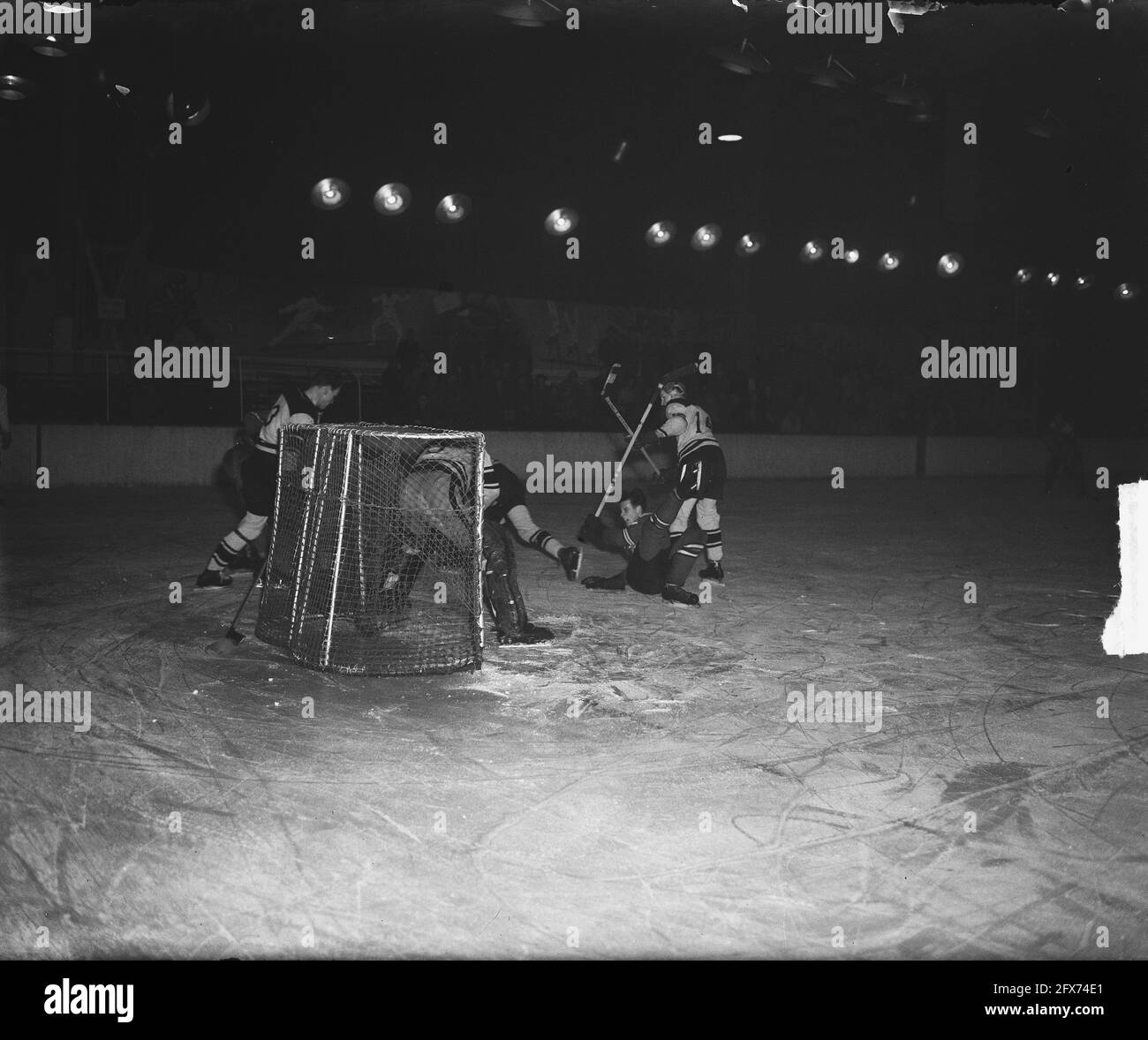 Eishockey-Eisfischer gegen Brüssel, 1. Dezember 1949, IJSHOCKEY, Niederlande, 20. Jahrhundert Presseagentur Foto, Nachrichten zu erinnern, Dokumentarfilm, historische Fotografie 1945-1990, visuelle Geschichten, Menschliche Geschichte des zwanzigsten Jahrhunderts, Momente in der Zeit festzuhalten Stockfoto