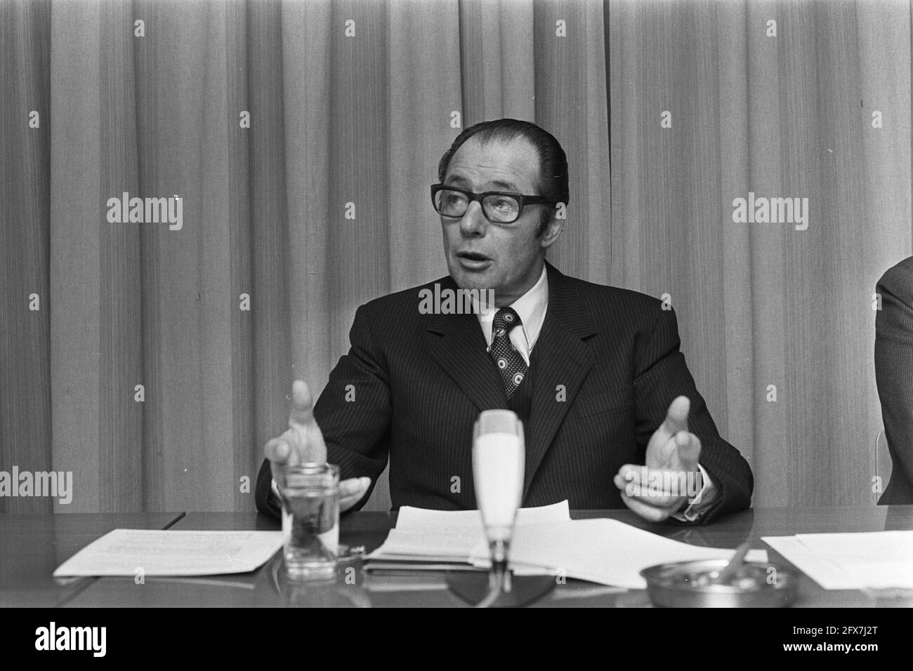Kabinettsminister Ruppert hält Pressekonferenz in Nieuwspoort, 5. Januar 1973, Pressekonferenzen, 20. Jahrhundert Presseagentur Foto, Nachrichten zu erinnern, Dokumentarfilm, historische Fotografie 1945-1990, visuelle Geschichten, Menschliche Geschichte des zwanzigsten Jahrhunderts, Momente in der Zeit festzuhalten Stockfoto