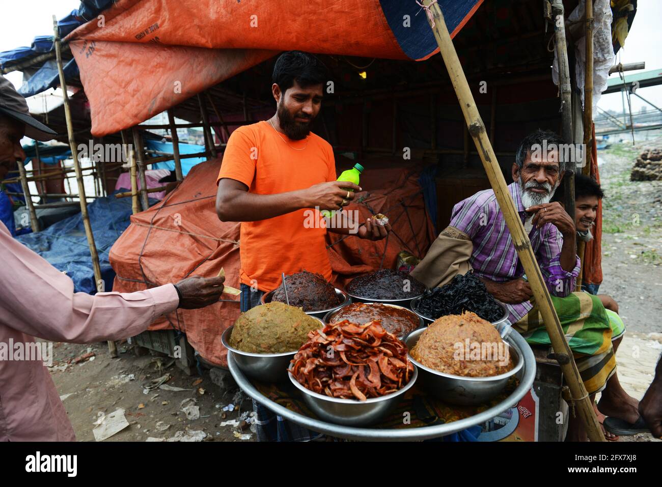 Ein paan-Händler in Dhaka, Bangladesch. Stockfoto