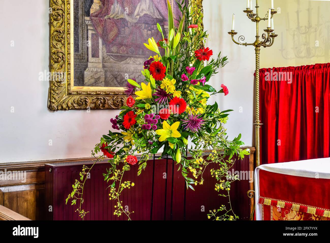 Blumendarstellung in Erinnerung an die All Saints Church in East Budleigh. Stockfoto