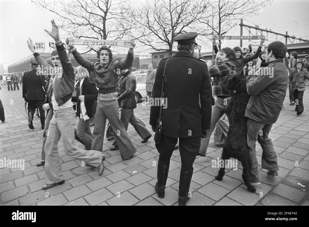 AZ 67 gegen FC Utrecht 2-1; Führung Utrecht-Anhänger, 13. Februar 1977, Sport, Fußball, Niederlande, Foto der Presseagentur des 20. Jahrhunderts, zu erinnerende Nachrichten, Dokumentarfilm, historische Fotografie 1945-1990, visuelle Geschichten, Menschliche Geschichte des zwanzigsten Jahrhunderts, Momente in der Zeit festzuhalten Stockfoto