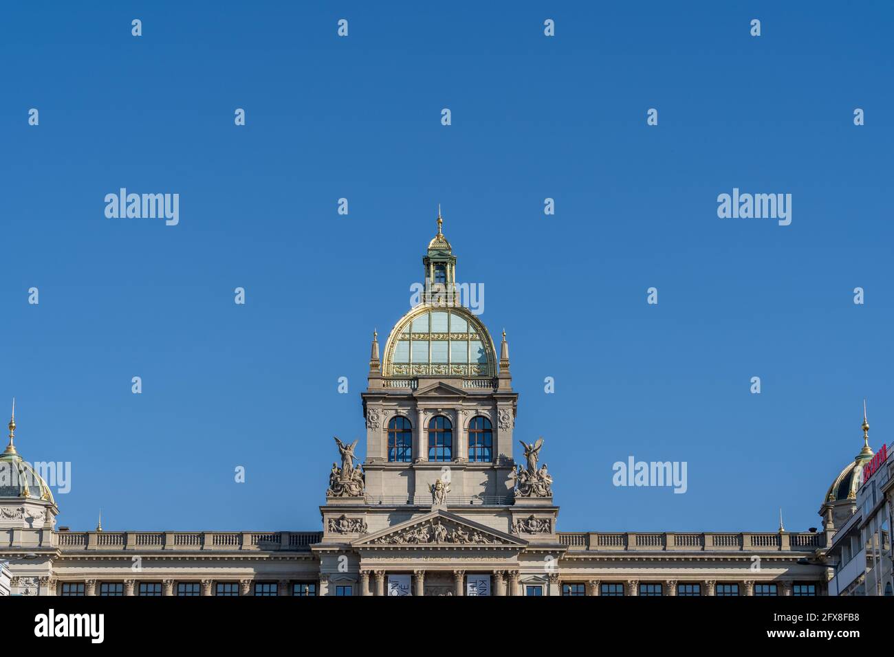 Das Nationalmuseum in Prag und das St. Wenzel Denkmal in der Neustadt, Prag, Tschechien. Národní Muzeum. Stockfoto