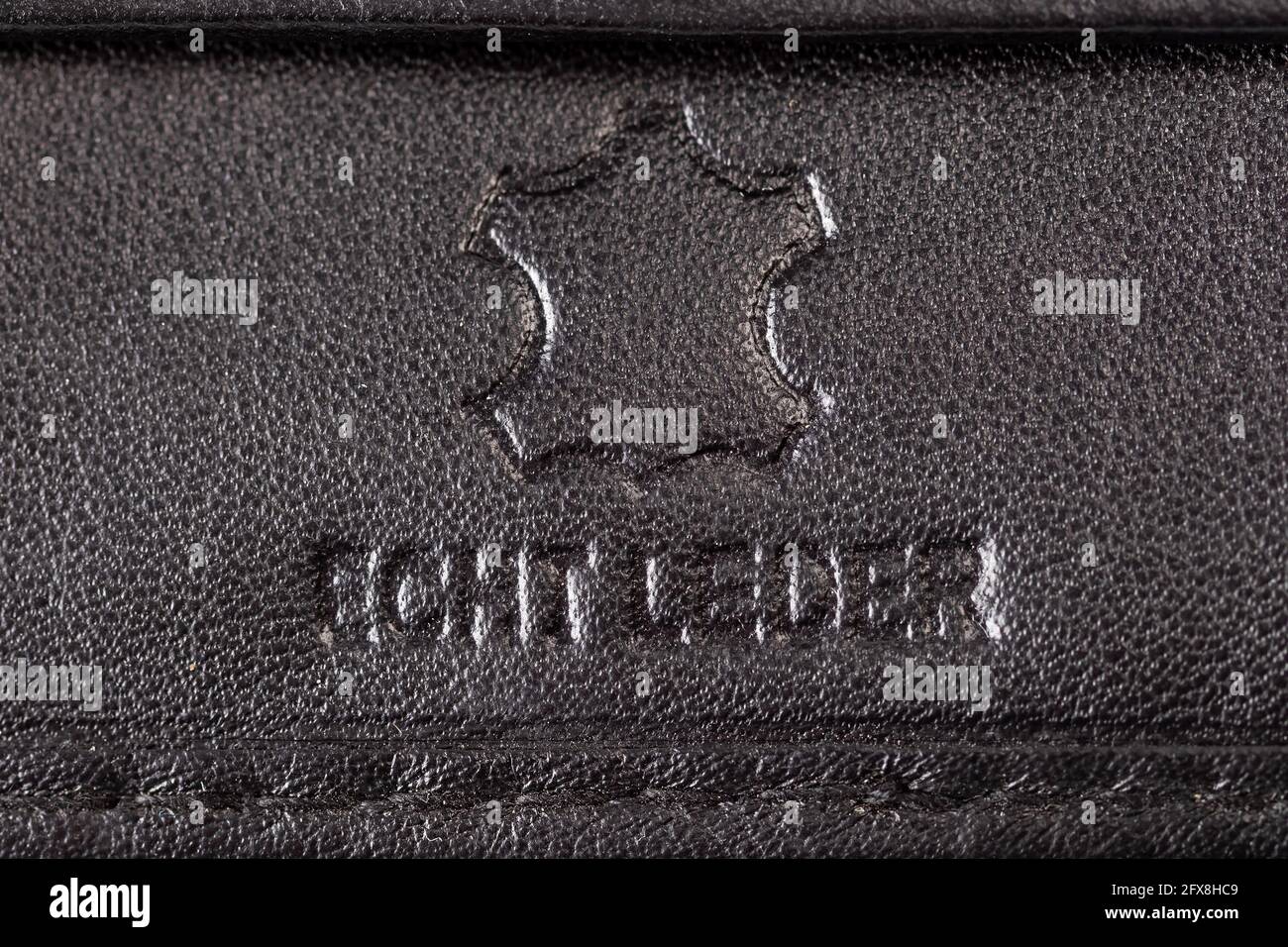 Echt leder, echtes Leder. Geldbörse, Geldbörse Produkt, Symbol, extreme Nahaufnahme. Echte, authentische Lederbekleidung Produkte, Accessoires, Material authenti Stockfoto