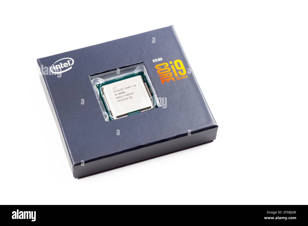 Intel Core i9 9900k x86-Desktop-Mikroprozessor der 9. Generation mit 8 Kernen, CPU, unlocked i9-9900k High-End-pc-Prozessorgehäuse, isoliert auf weiß, geschnitten Stockfoto