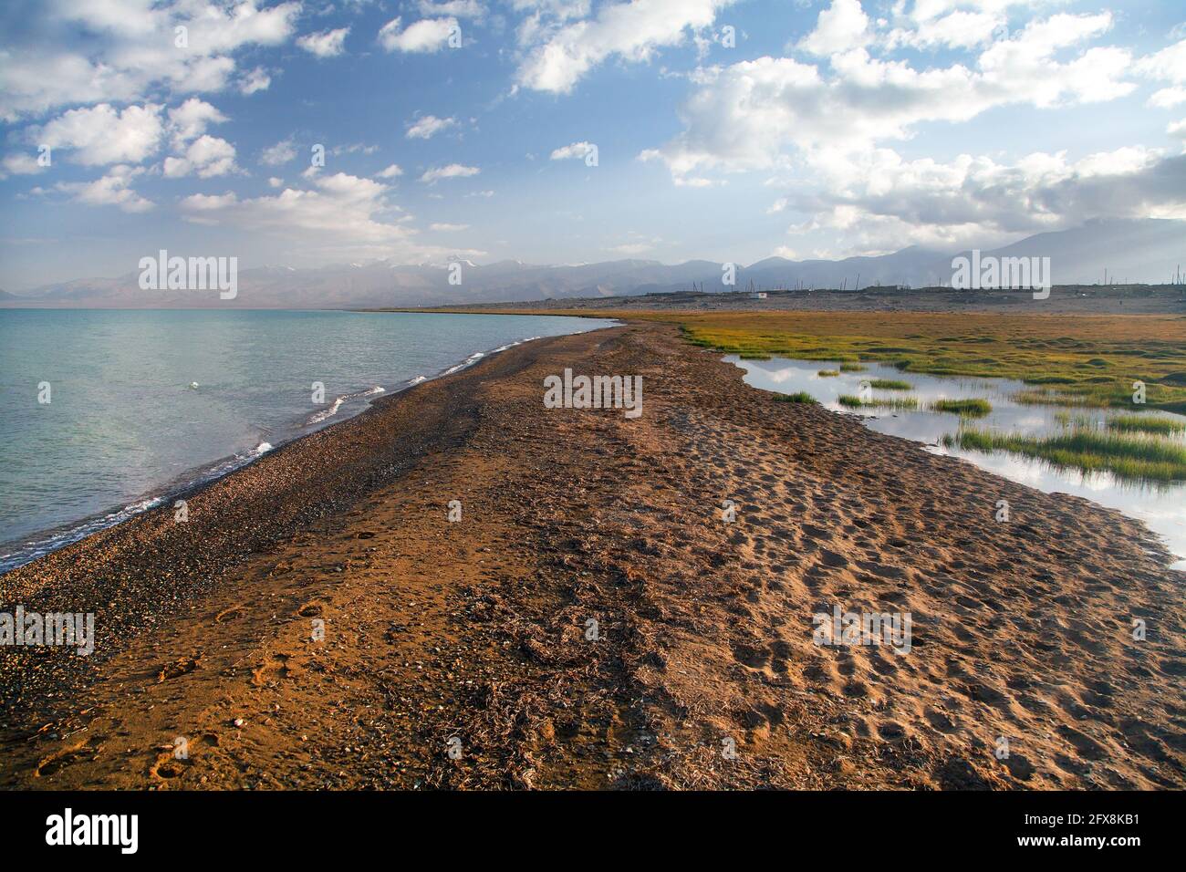 Karakul See und Pamir Range in Tadschikistan. Landschaft rund um Pamir Autobahn M41 internationale Straße Stockfoto