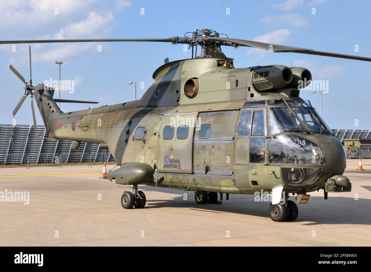 Royal Air Force, RAF Aérospatiale SA 330 Puma HC 1 Hubschrauber XW212 auf der RAF Waddington Airshow, Lincolnshire, Großbritannien. Statische Anzeige Stockfoto