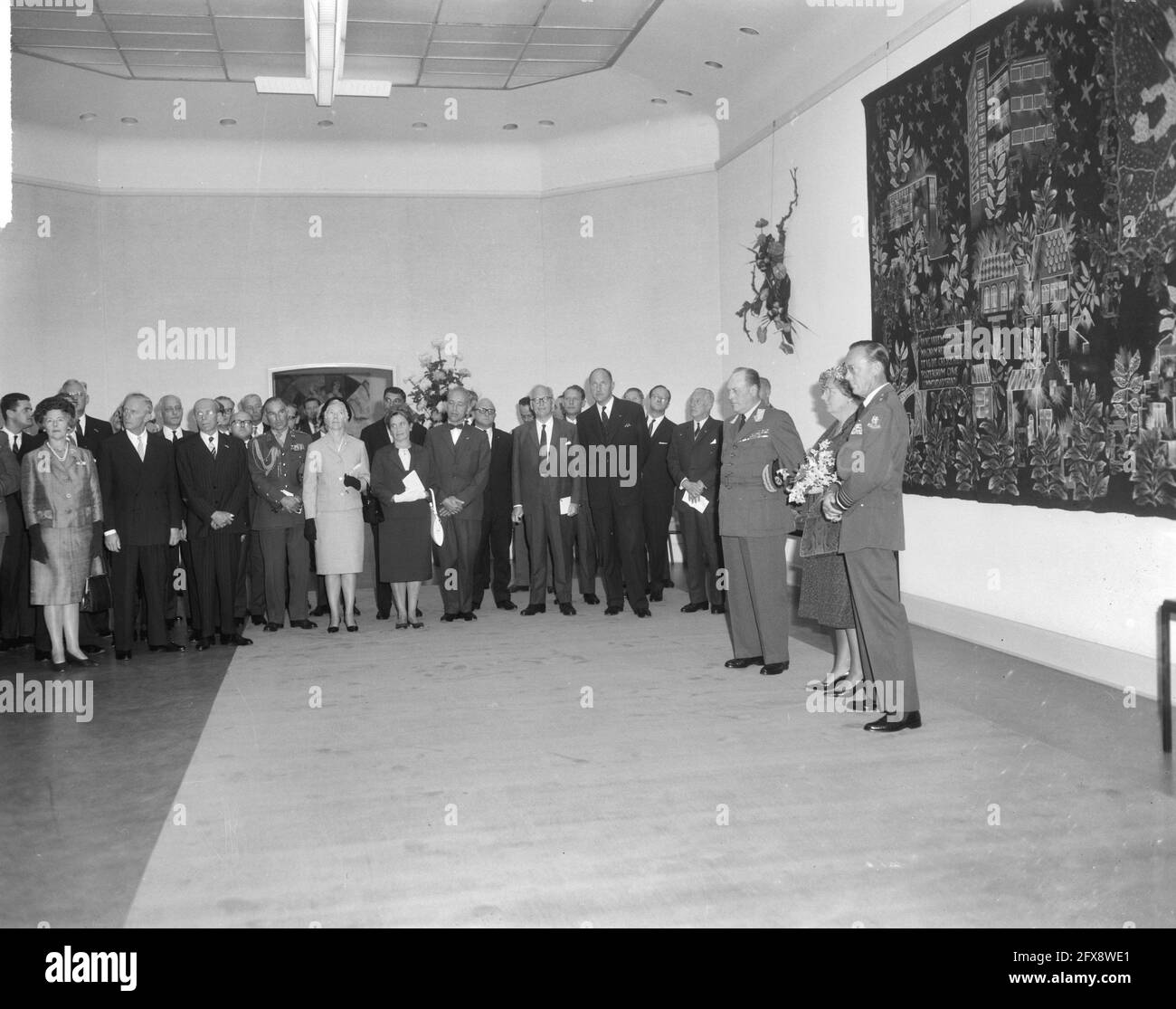 Besuch von König Olav in Eindhoven, Ankunftsgesellschaft, 10. September 1964, Ankünfte, Besuche, Unternehmen, Niederlande, Foto der Presseagentur des 20. Jahrhunderts, Nachrichten zum erinnern, Dokumentarfilm, historische Fotografie 1945-1990, visuelle Geschichten, Menschliche Geschichte des zwanzigsten Jahrhunderts, Momente in der Zeit festzuhalten Stockfoto