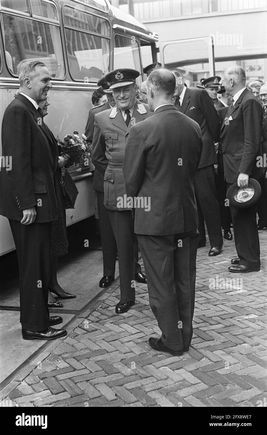 Besuch von King Olav bei Philips in Eindhoven, ir. Philips und King Olav, 10. September 1964, Visits, Niederlande, 20. Jahrhundert Presseagentur Foto, Nachrichten zu erinnern, Dokumentarfilm, historische Fotografie 1945-1990, visuelle Geschichten, Menschliche Geschichte des zwanzigsten Jahrhunderts, Momente in der Zeit festzuhalten Stockfoto