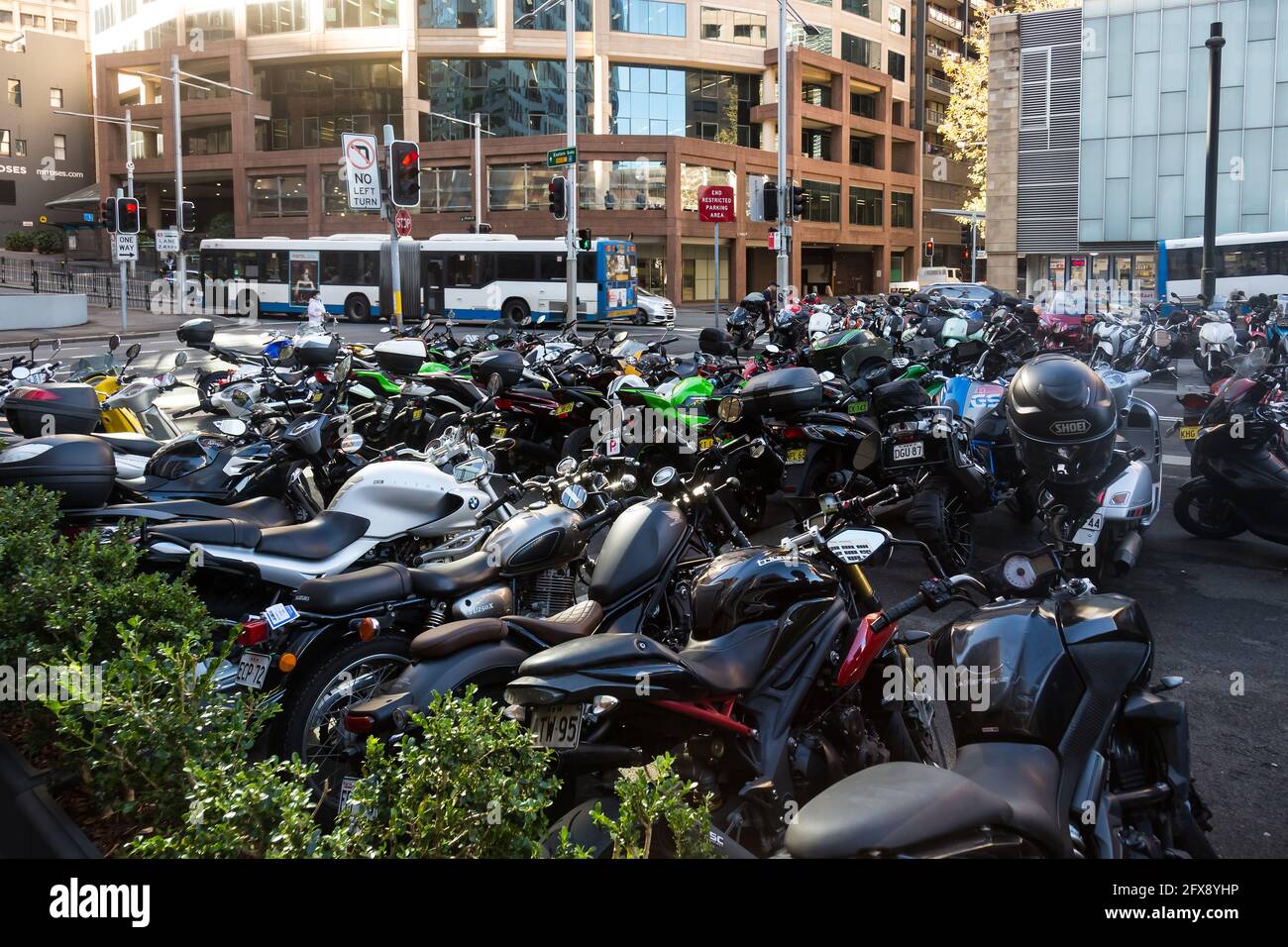Pendler-Motorräder parkten am Darling Harbour, Sydney, Australien. Stockfoto
