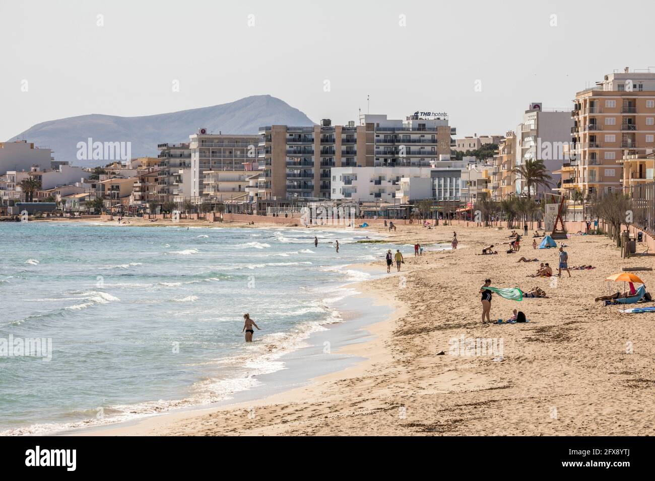 Can Picafort, Mallorca, Spanien. Mai 2021. Mittwoch Strandleben in Can Picafort auf Mallorca. Quelle: John-Patrick Morarescu/ZUMA Wire/Alamy Live News Stockfoto