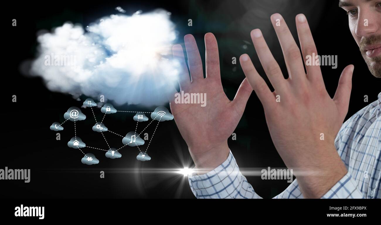 Zusammensetzung des Geschäftsmannes mit interaktiven Bildschirm mit Cloud und digital Symbole Stockfoto