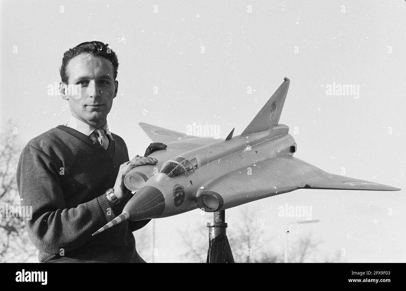 Kees Ames, Modellbauer mit Saab-Modell, 24. November 1961, Modellbauer, Niederlande, Presseagentur des 20. Jahrhunderts, News to Remember, Dokumentarfilm, historische Fotografie 1945-1990, visuelle Geschichten, Menschliche Geschichte des zwanzigsten Jahrhunderts, Momente in der Zeit festzuhalten Stockfoto