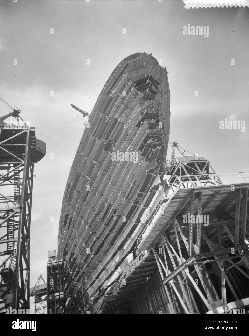 Bau des Flaggschiffs Rotterdam für den HAU bei RDM, 4. Juni 1958, Schiffbau, Niederlande, 20. Jahrhundert Presseagentur Foto, Nachrichten zu erinnern, Dokumentarfilm, historische Fotografie 1945-1990, visuelle Geschichten, Menschliche Geschichte des zwanzigsten Jahrhunderts, Momente in der Zeit festzuhalten Stockfoto
