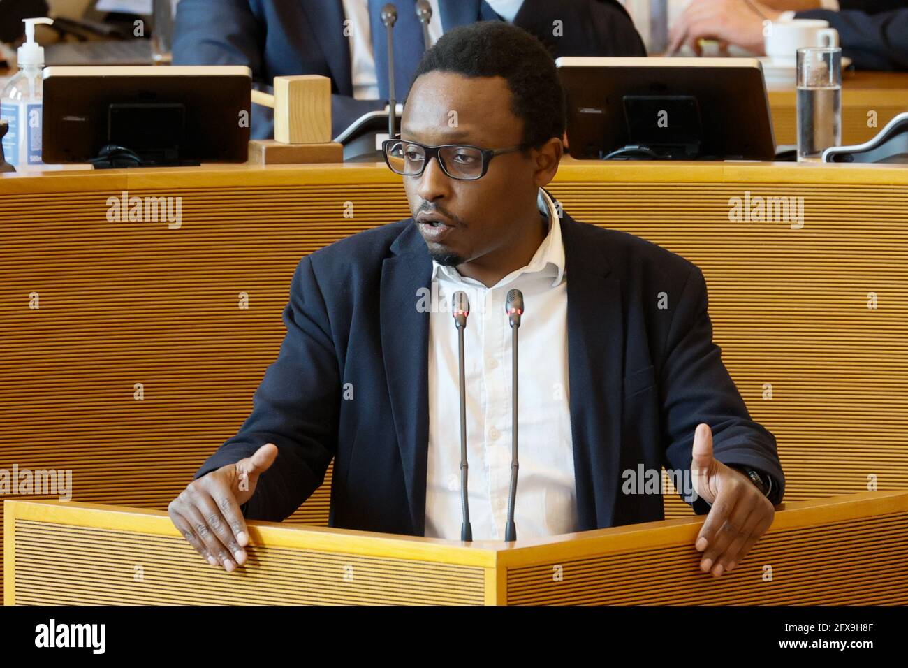 Der in der PTB gezeigte Germain Mugemangano während einer Plenarsitzung des wallonischen Parlaments in Namur, Mittwoch, 26. Mai 2021. BELGA FOTO BRUNO FAHY Stockfoto