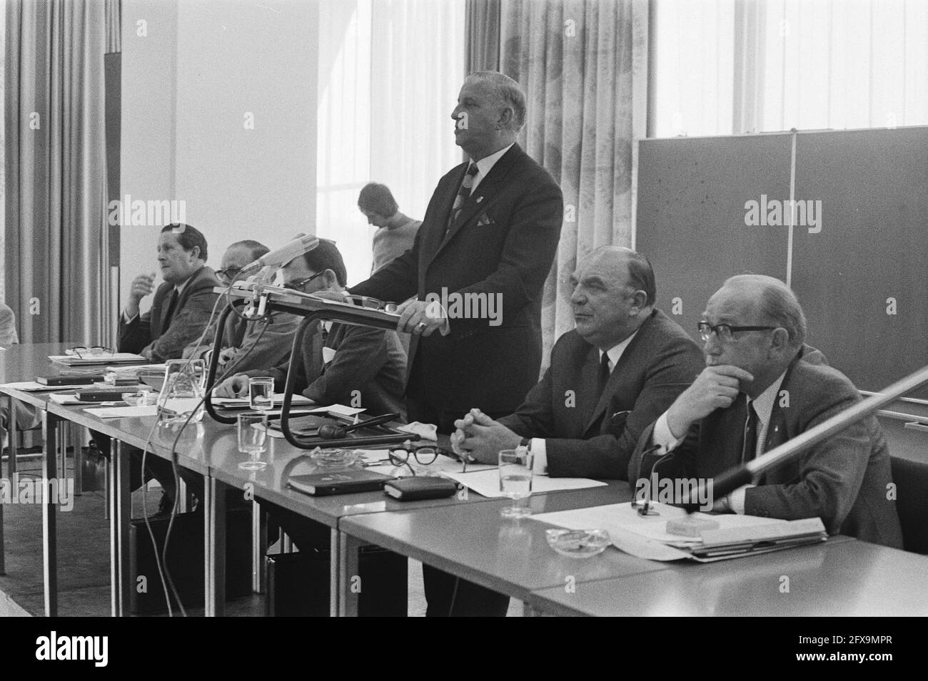 Außerordentliche Mitgliederversammlung des KNVB, 3. Juli 1971, Mitgliederversammlungen, Niederlande, 20. Jahrhundert Presseagentur Foto, Nachrichten zu erinnern, Dokumentarfilm, historische Fotografie 1945-1990, visuelle Geschichten, Menschliche Geschichte des zwanzigsten Jahrhunderts, Momente in der Zeit festzuhalten Stockfoto