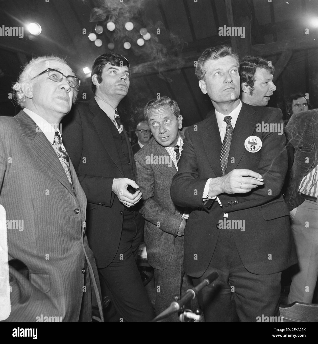 CDA-Treffen in Tilburg, von links nach rechts Staatssekretär Mertens, Van Rooyen, Hendriks, De Koning, März 27, 1974, Treffen, Niederlande, Foto der Presseagentur des 20. Jahrhunderts, zu erinnerende Nachrichten, Dokumentarfilm, historische Fotografie 1945-1990, visuelle Geschichten, Menschliche Geschichte des zwanzigsten Jahrhunderts, Momente in der Zeit festzuhalten Stockfoto