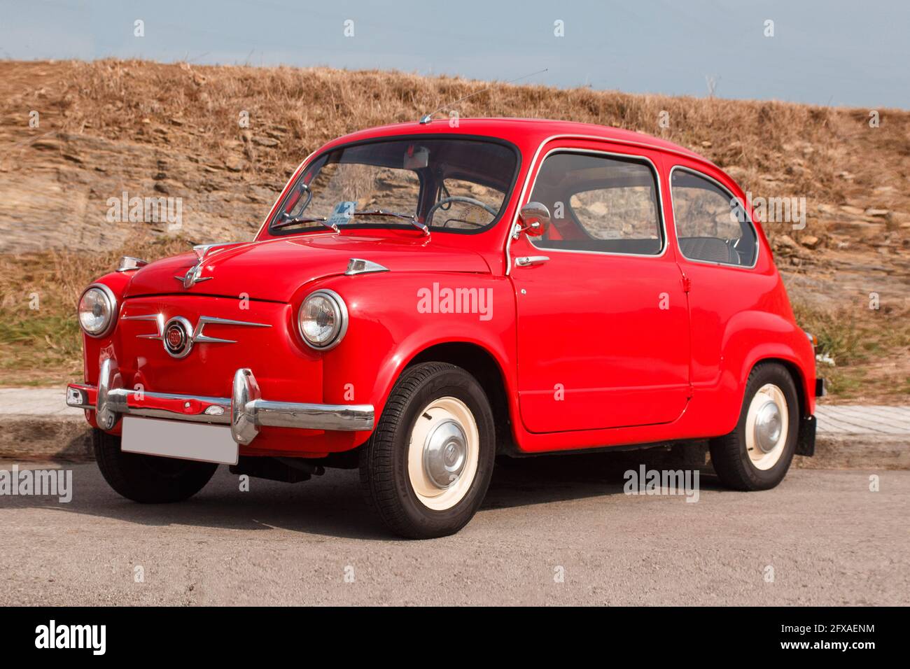 Santander, Spanien - 28. September 2014: SEAT 600 während einer Oldtimer-Ausstellung. Der 600 ist eines der kultigsten Autos, das in Spanien hergestellt wird Stockfoto