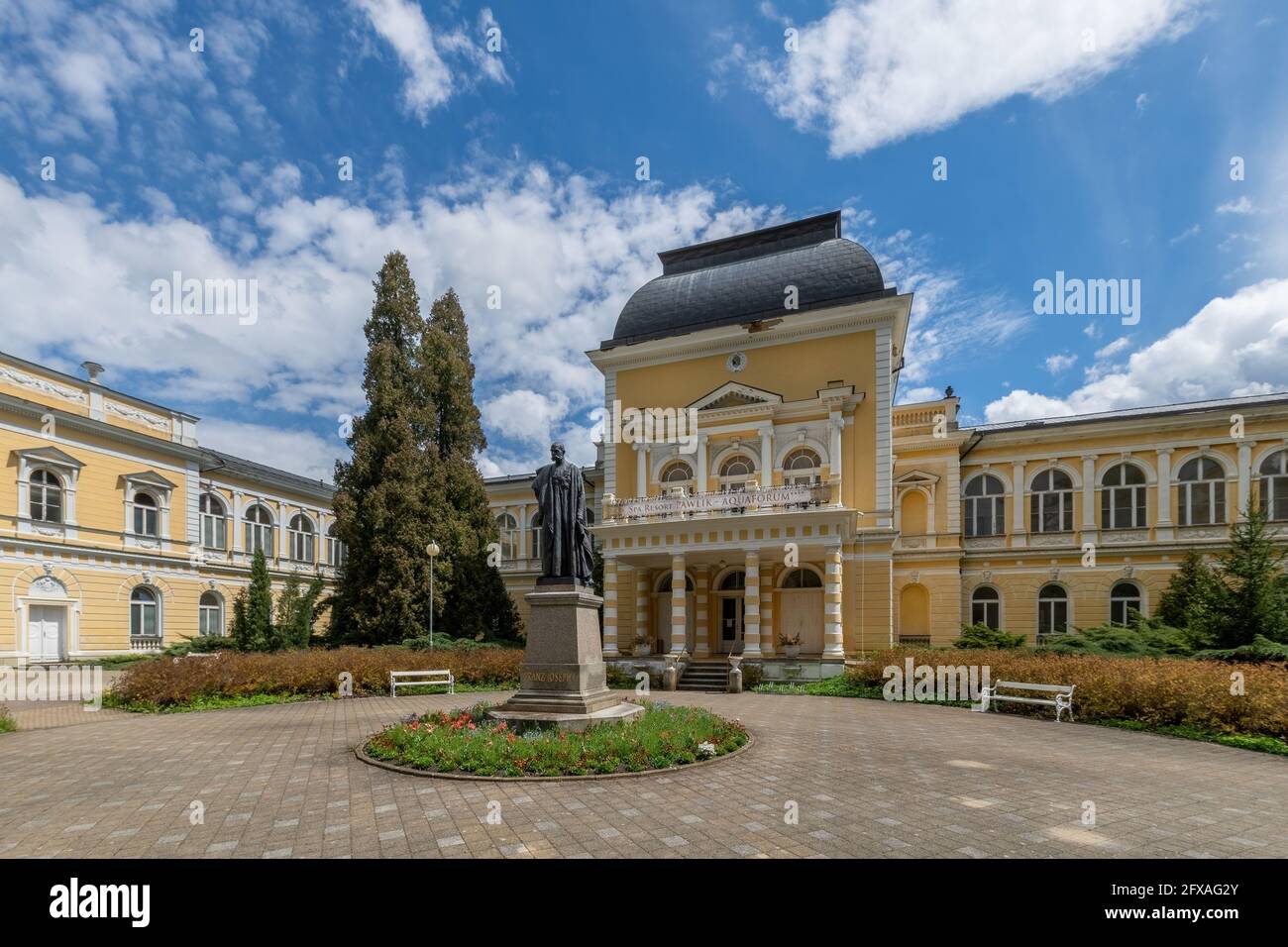 Neo-Renaissance Gebäude Kaiserthermen im Park der großen berühmten Tschechische Kurstadt Frantiskovy Lazne (Franzensbad) Stockfoto