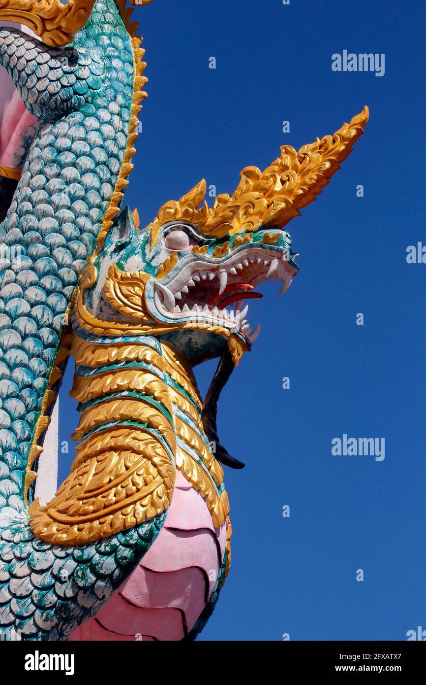 Eine buddhistische Naga (mythische, drachenartige Kreaturen) in der Nähe von Monywa in Myanmar (Burma). Stockfoto
