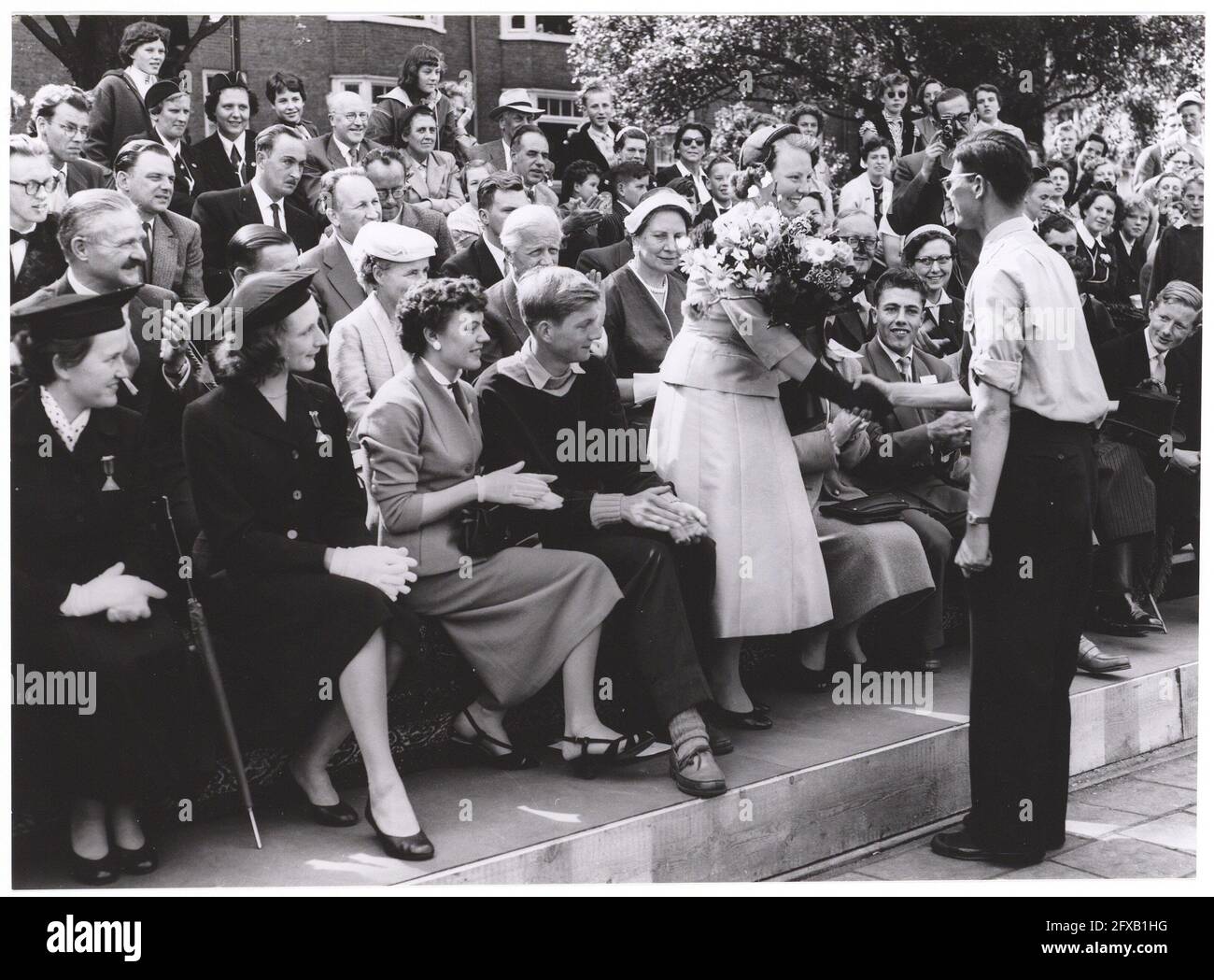 Erster offizieller Besuch Prinzessin Beatrix, Besuch der Filmstrecke am Olympiaplein, Image file OSIM00007005115, Niederlande, Presseagentur des 20. Jahrhunderts Foto, News to remember, Dokumentarfilm, historische Fotografie 1945-1990, visuelle Geschichten, Menschliche Geschichte des zwanzigsten Jahrhunderts, Momente in der Zeit festzuhalten Stockfoto