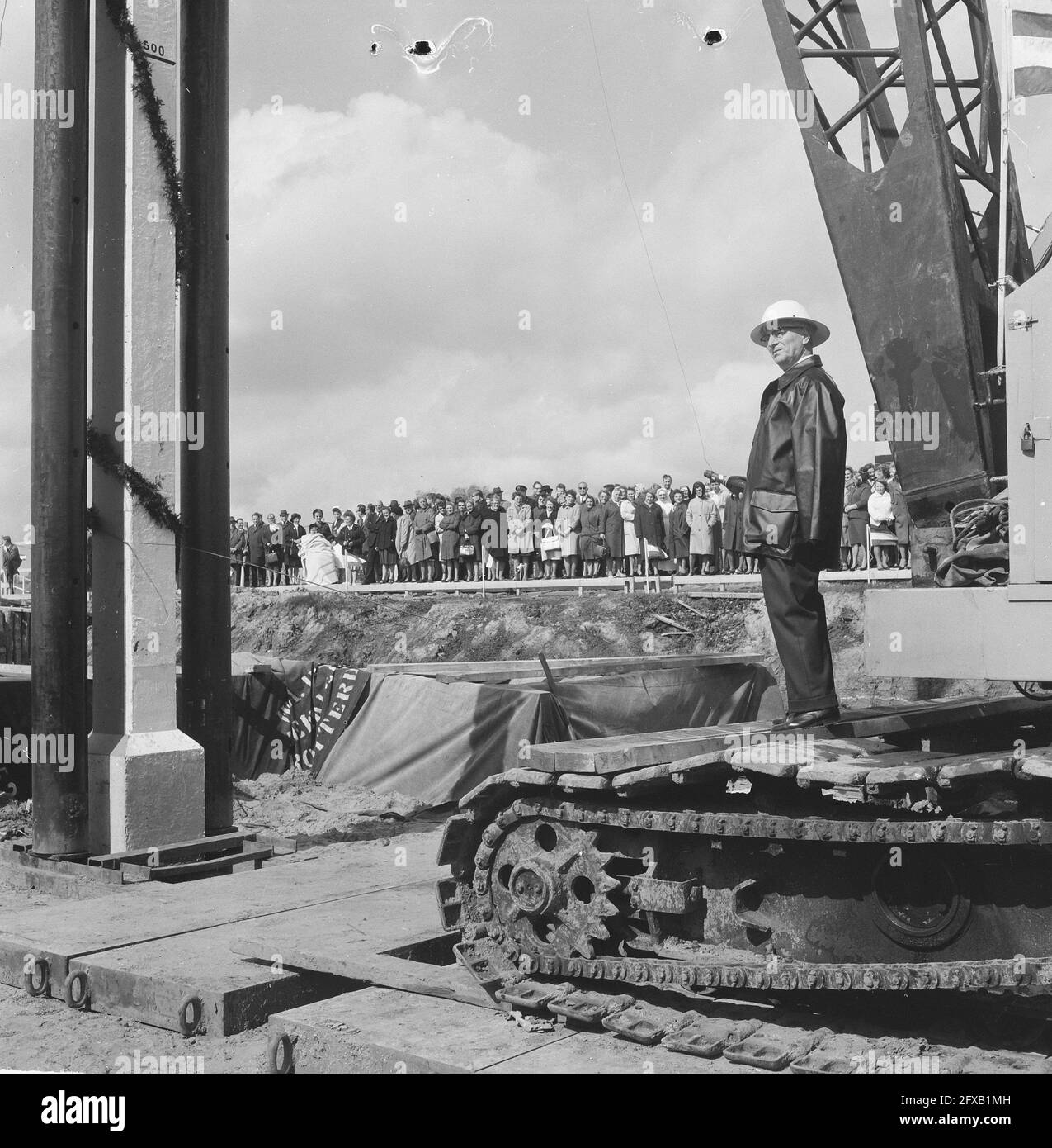 Erster Stapel des St. Clara-Krankenhauses von Dr. Lucas in Rotterdam, 10. Mai 1965, Niederlande, Foto der Presseagentur des 20. Jahrhunderts, News to remember, Dokumentarfilm, historische Fotografie 1945-1990, visuelle Geschichten, Menschliche Geschichte des zwanzigsten Jahrhunderts, Momente in der Zeit festzuhalten Stockfoto